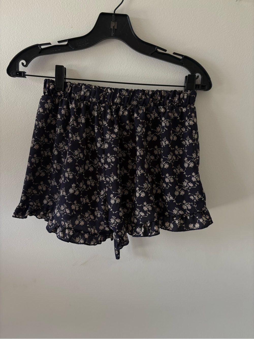 Floral Ruffle Drawstring Women’s Shorts - Picture 2 of 6
